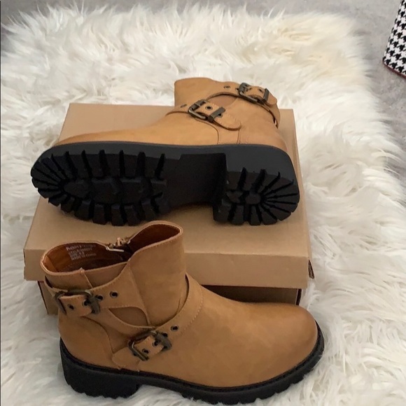 Tan and black moto boots - Picture 2 of 3